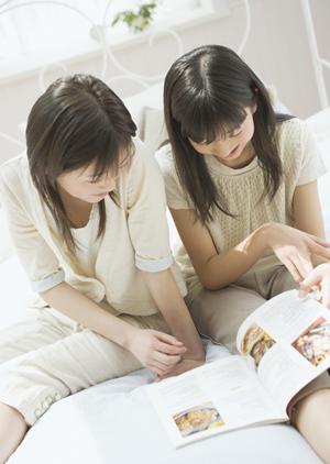 披露宴会場にも最適な絹のペルシャ絨毯